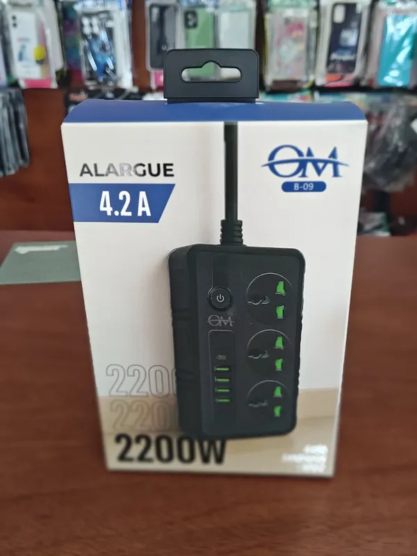 Zapatilla B09 / 3 Entradas + 4 Usb + 1 Tc 4.2a 2200w - FoxCel